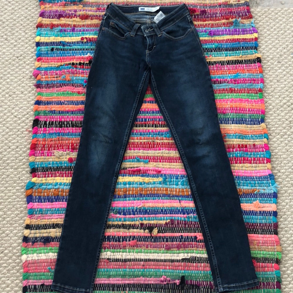 Levi’s bold curve jeans